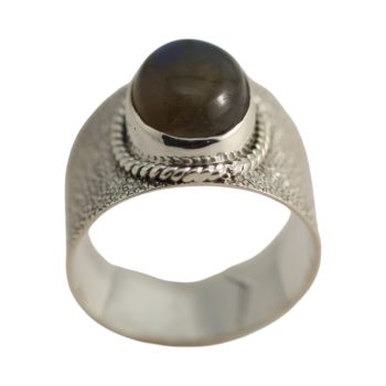 Discover the Sterling Silver Labradorite Ring: Sleek Style and Stunning Shine