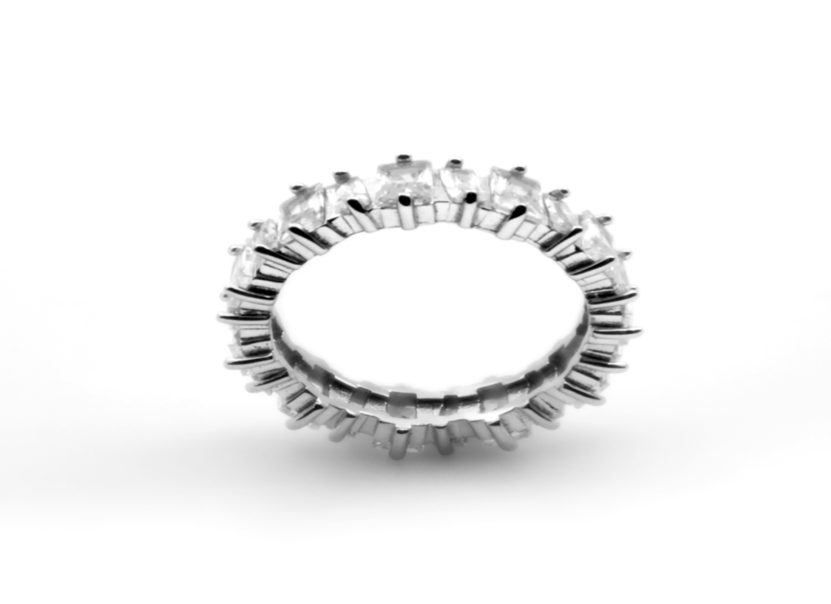Stunning Cubic Zirconia Encased 92.5 Sterling Silver Ring - Quality Jewelry